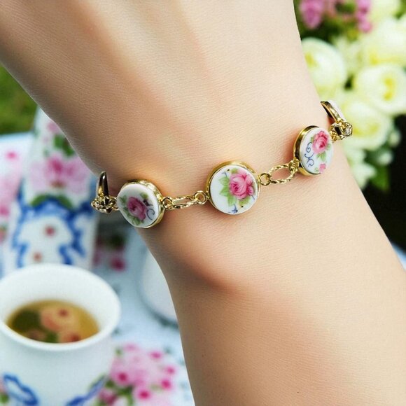 Broken China Dainty Rose Cabochons Bracelet From a Bavaria Tirschenreuth Plate - Picture 3 of 8